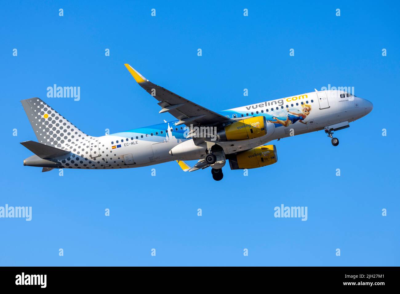 Vueling Airlines Airbus A320-232 (REG: EC-MLE) avec une remise spéciale pour 25 ans de Disneyland Paris. Banque D'Images