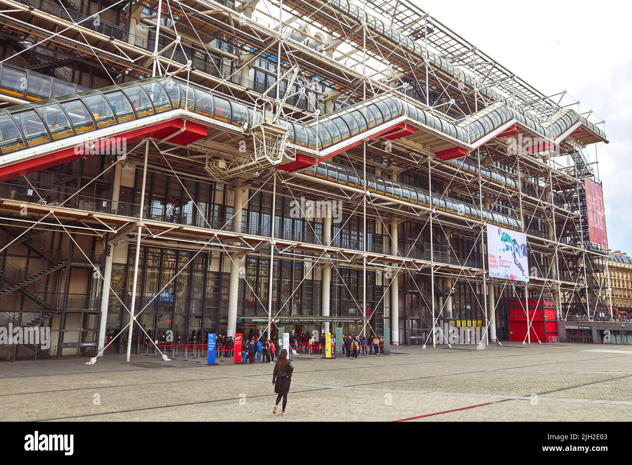 PARIS, FRANCE -7 AVRIL 2018: Centre national d'art et de culture Georges Pompidou, en commun Centre Georges Pompidou, Centre Pompidou ou Beaub Banque D'Images