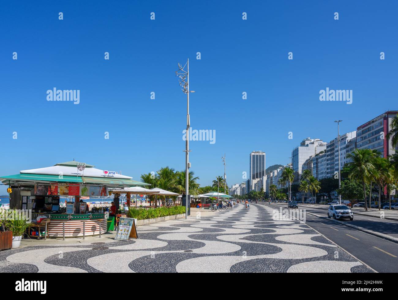 Promenade en front de mer, Avenida Atlantica, Plage de Copacabana, Copacabana, Rio de Janeiro, Brésil Banque D'Images