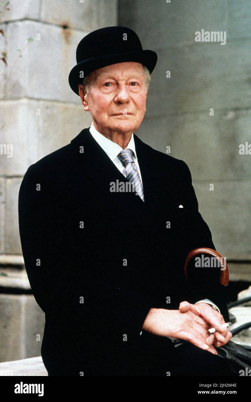 JOHN GIELGUD, Arthur, 1981 Banque D'Images