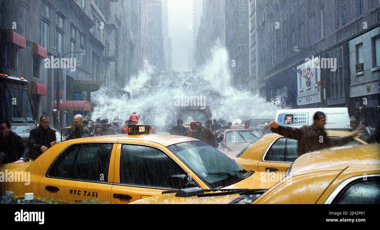 L'onde de marée HITS NEW YORK CITY, le jour après-demain, 2004 Banque D'Images