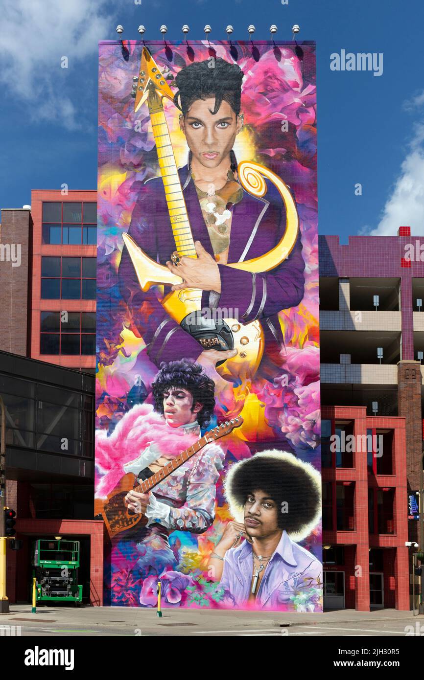 Fresque à grande échelle de chanteur américain, auteur-compositeur, musicien, producteur de disques, danseur, Et l'acteur Prince dans le centre-ville de Minneapolis, Minnesota. Banque D'Images