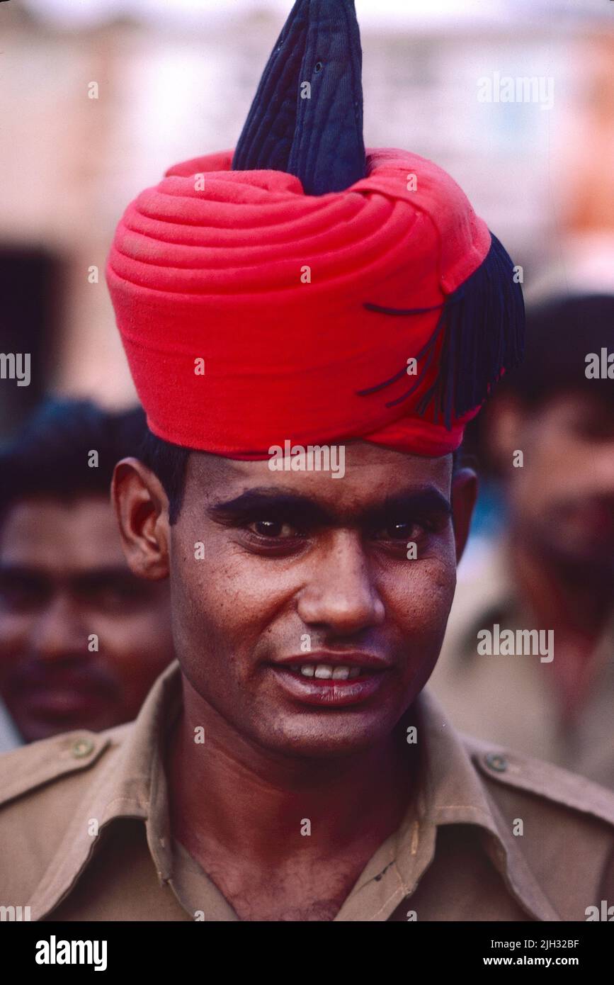 Trafic cop à Jaipur, la ville rose du Rajastan, Inde Banque D'Images