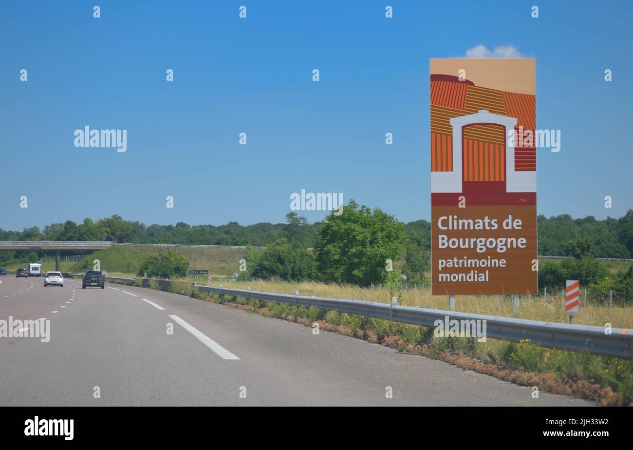 Signalisation des célèbres Cliats de Bourgogne le long de l'autoroute A13, près de Dijon FR Banque D'Images