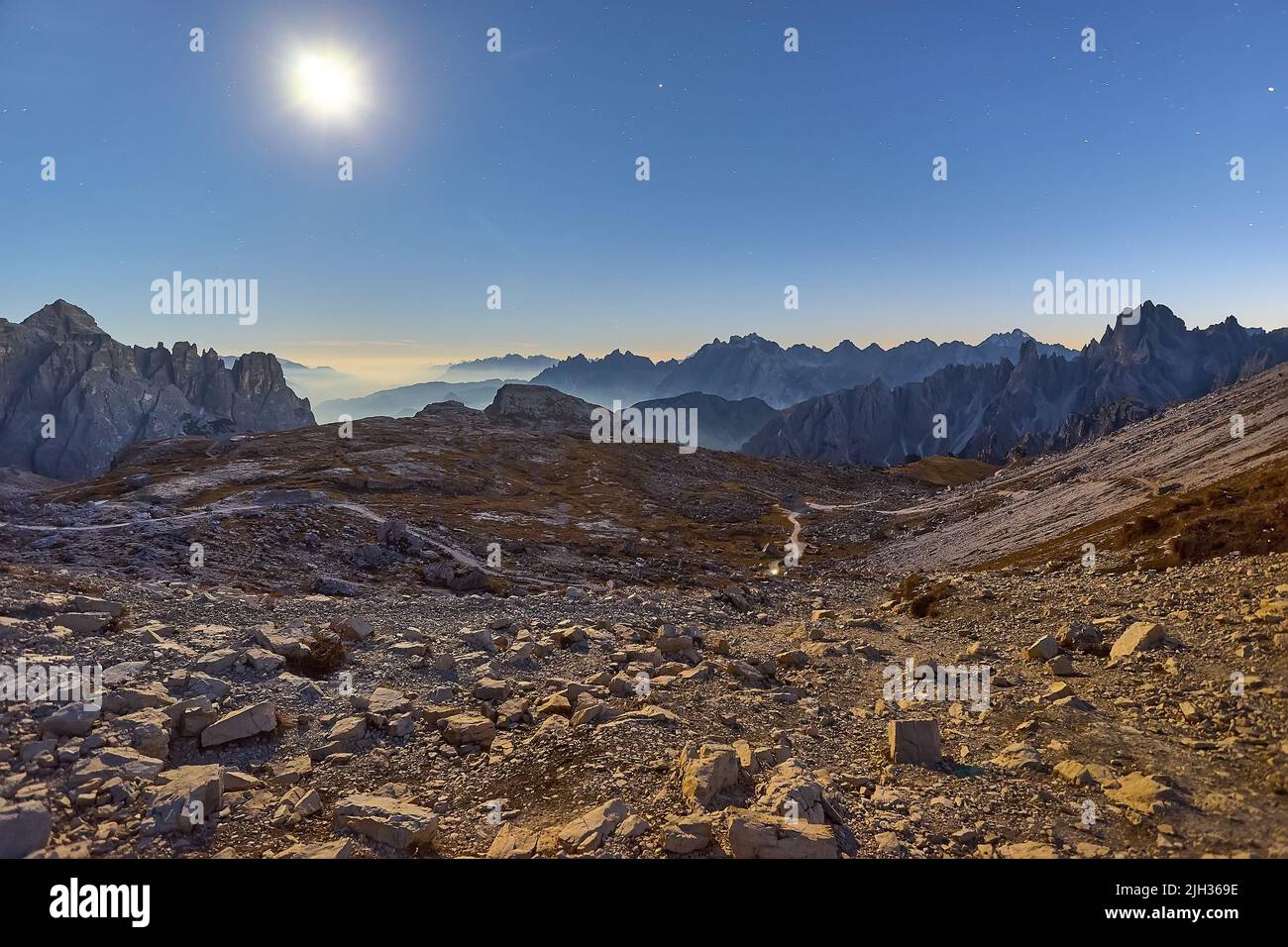 Tre Cime di Lavaredo la nuit dans les Dolomites en Italie, l'Europe. Banque D'Images