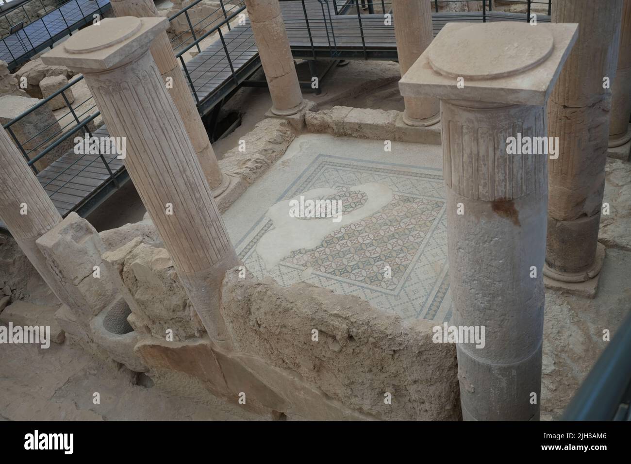 Les colonnes dans la ville de Zeugma fondée par les Grecs et plus tard continué par les Romains en face de l'Euphrate. Patrimoine mondial de la Turquie. Banque D'Images