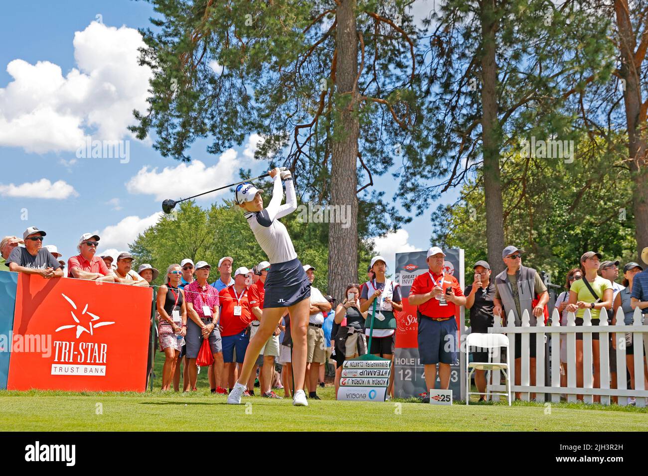 Michigan, États-Unis. 14th juillet 2022. MIDLAND, MI - JUILLET 14 : Nelly Korda, joueur de la LPGA, joue son tee shot sur le 12th trous de 14 juillet 2022, pendant l'Invitational de la baie des Grands Lacs du Dow au country club de Midland, Michigan. (Credit image: © Brian Spurlock/Icon SMI via ZUMA Press) Credit: Zuma Press/Alamy Live News Banque D'Images