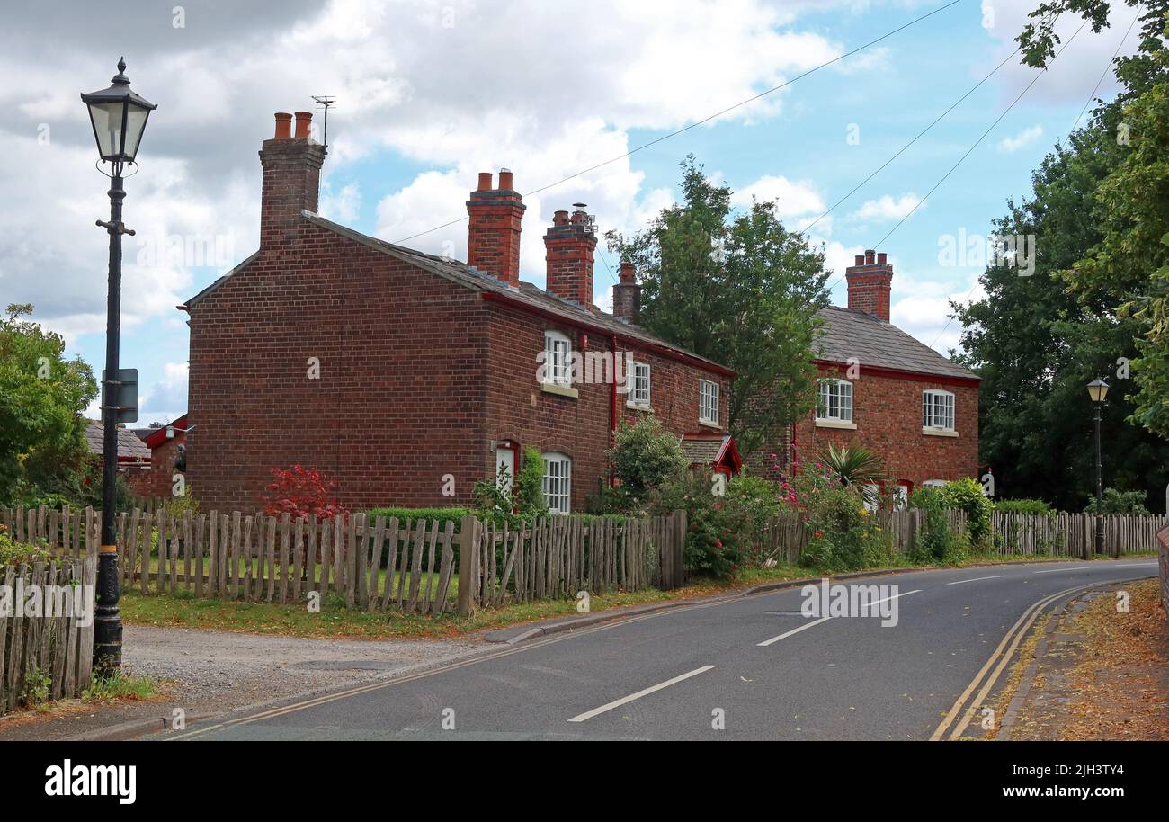 Cottages à Dunham Massey, Bowden, Altrincham, Cheshire, Angleterre, ROYAUME-UNI, WA14 4PE Banque D'Images