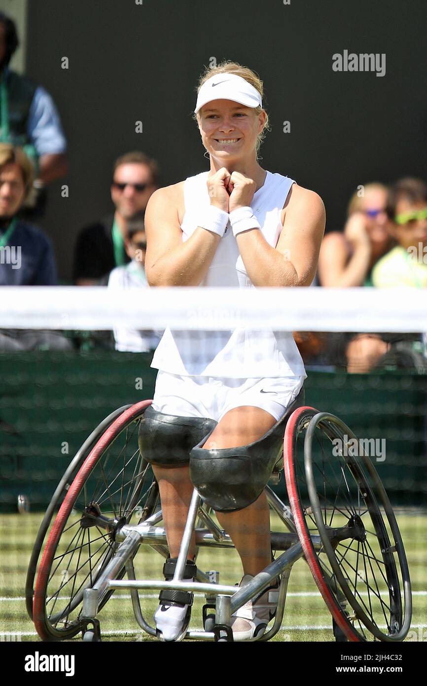 Diede de Groot des pays-Bas (photo) célèbre la victoire des femmes célibataires en fauteuil roulant à Wimbledon 2022. En finale, elle bat Yui Kamiji du Japon 6-4, 6-2. Banque D'Images
