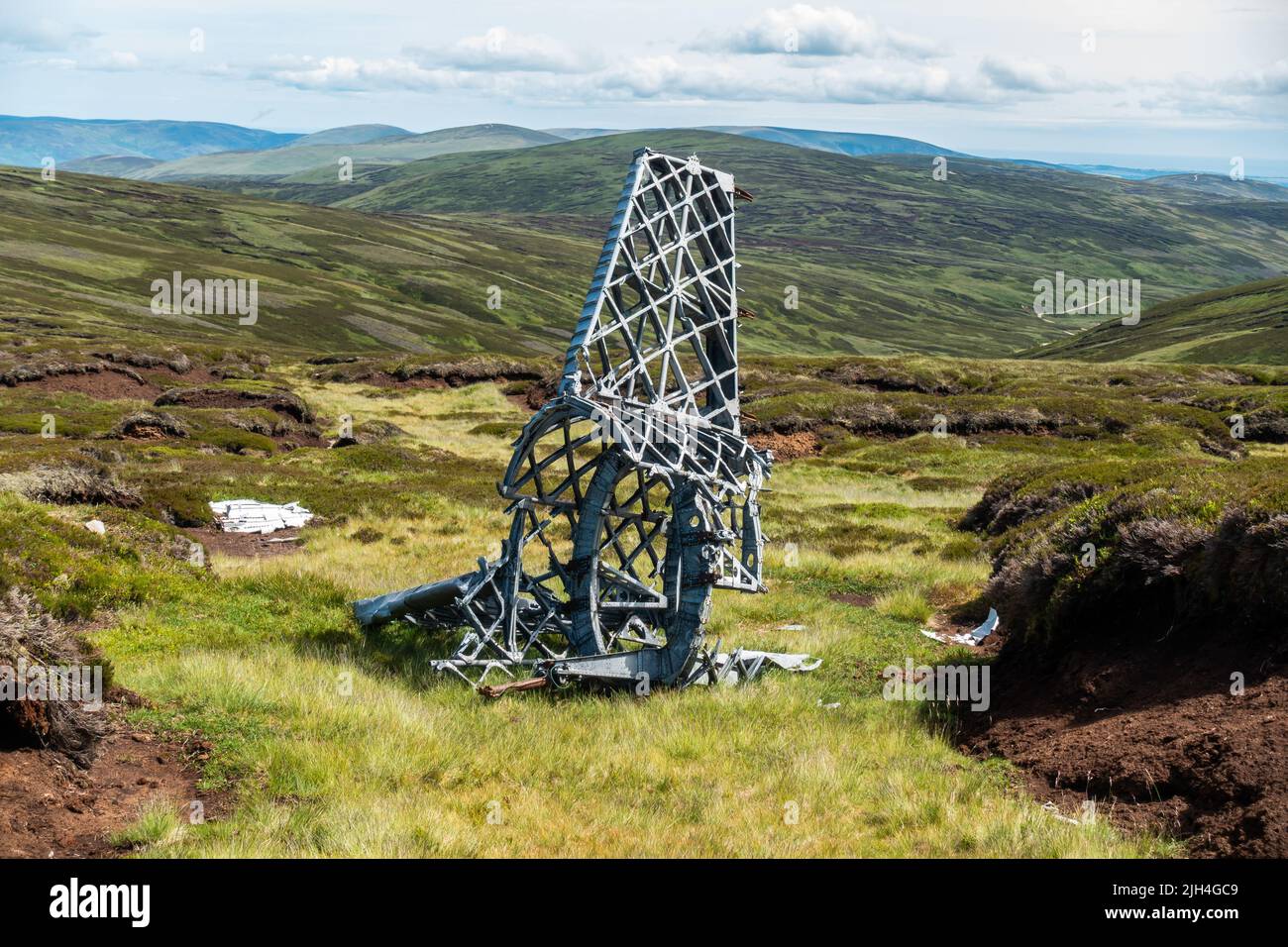 Une partie de la queue de l'épave d'un bombardier Vickers Wellington qui s'est écrasé en 1942 sur la colline près de Ben Tirran à Glen Clova, Angus, en Écosse Banque D'Images