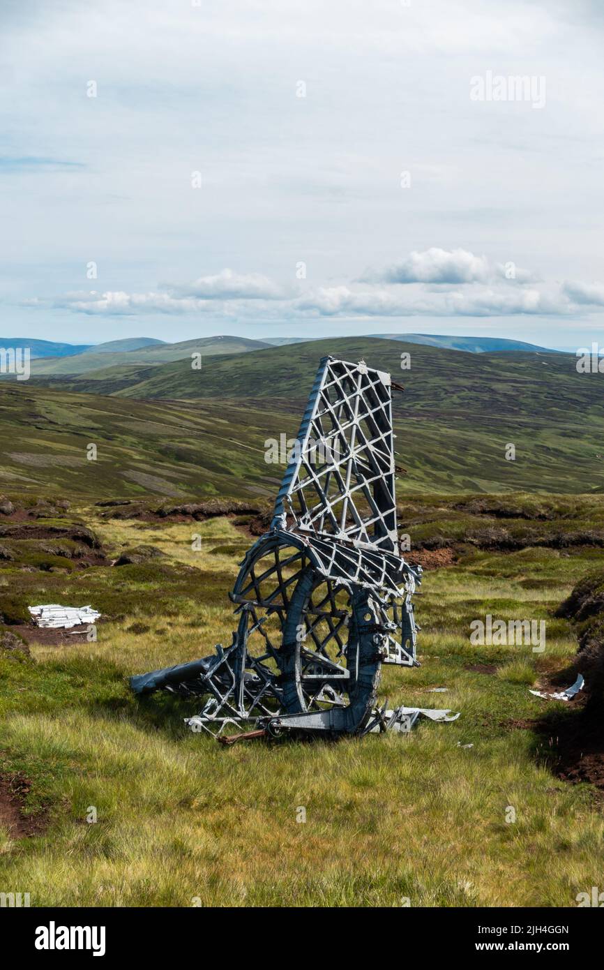 Une partie de la queue de l'épave d'un bombardier Vickers Wellington qui s'est écrasé en 1942 sur la colline près de Ben Tirran à Glen Clova, Angus, en Écosse Banque D'Images