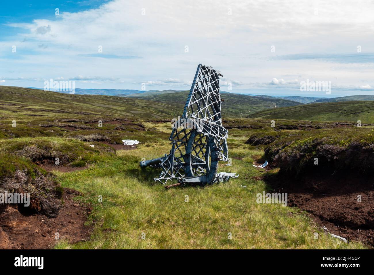 Une partie de la queue de l'épave d'un bombardier Vickers Wellington qui s'est écrasé en 1942 sur la colline près de Ben Tirran à Glen Clova, Angus, en Écosse Banque D'Images