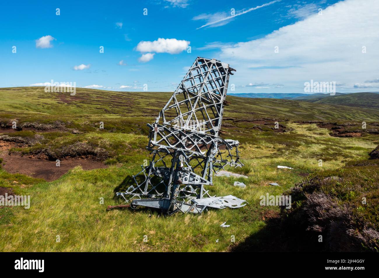 Une partie de la queue de l'épave d'un bombardier Vickers Wellington qui s'est écrasé en 1942 sur la colline près de Ben Tirran à Glen Clova, Angus, en Écosse Banque D'Images
