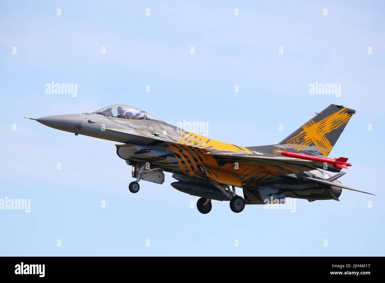 Fairford, Royaume-Uni, le 14th juillet 2022, Un F-16 General Dynamics belge en X Tiger Livery arrive pour le RIAT Royal International Air Tattoo à RAF Fairford, Royaume-Uni Banque D'Images