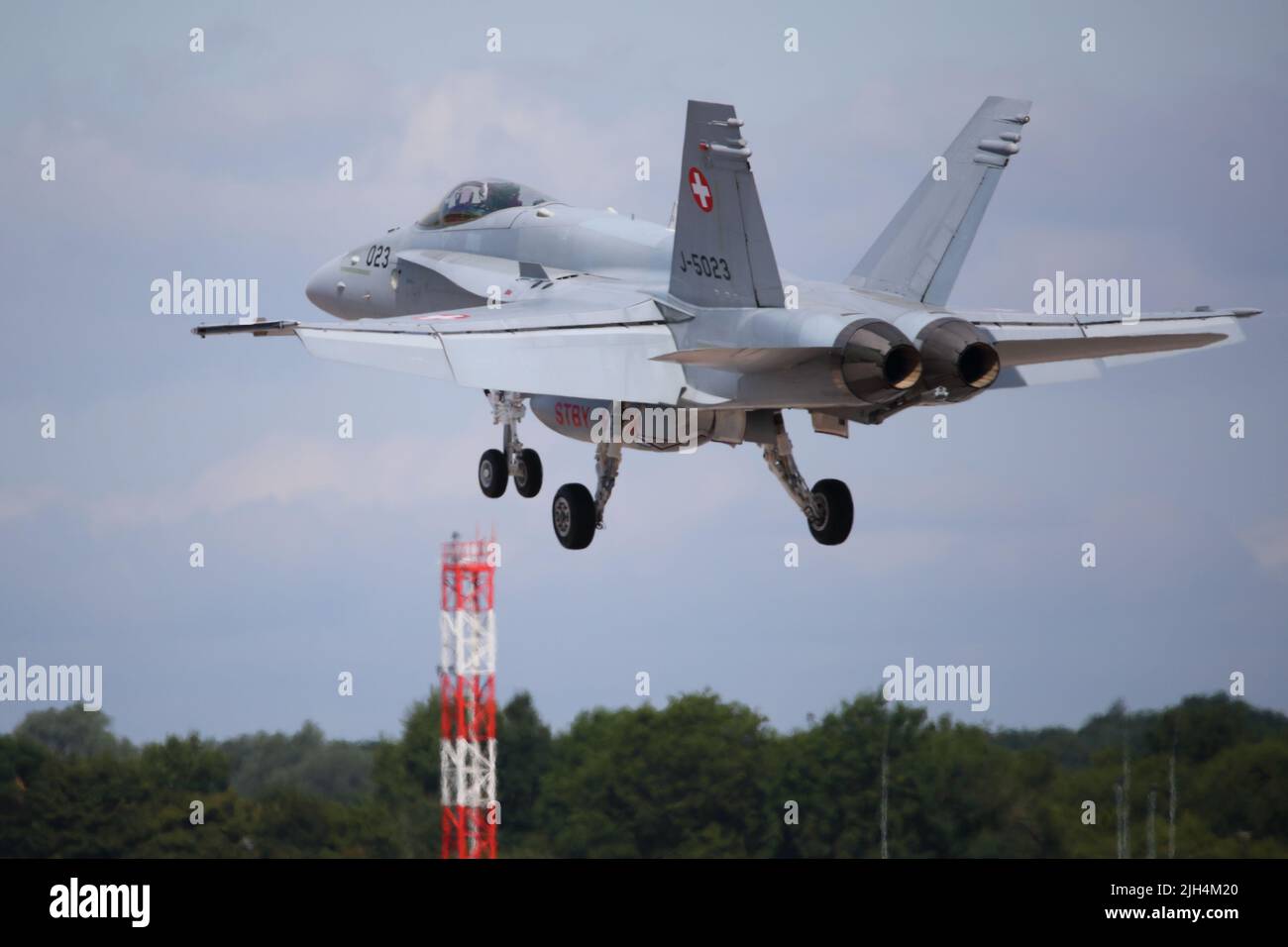 Fairford, Royaume-Uni, 14th juillet 2022, McDonnell Douglas F/A-18C Hornet arrive pour le RIAT Royal International Air Tattoo, qui aura lieu du vendredi 15th au dimanche 17th juillet. Banque D'Images