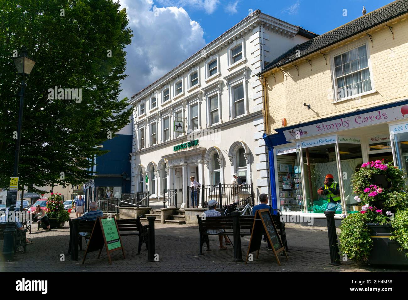 Succursale de la banque Lloyds dans un bâtiment historique dans le centre-ville, Beccles, Suffolk, Angleterre, Royaume-Uni Banque D'Images