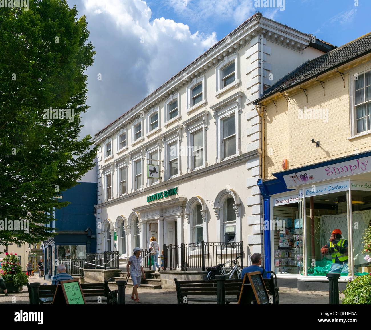 Succursale de la banque Lloyds dans un bâtiment historique dans le centre-ville, Beccles, Suffolk, Angleterre, Royaume-Uni Banque D'Images