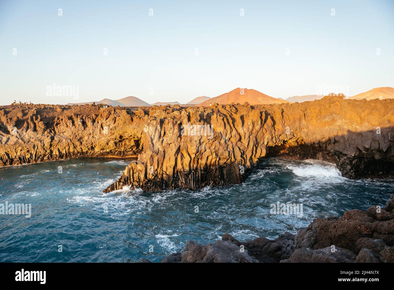 Grottes de lave de Los Hervideros dans l'île de Lanzarote, îles Canaries. Banque D'Images
