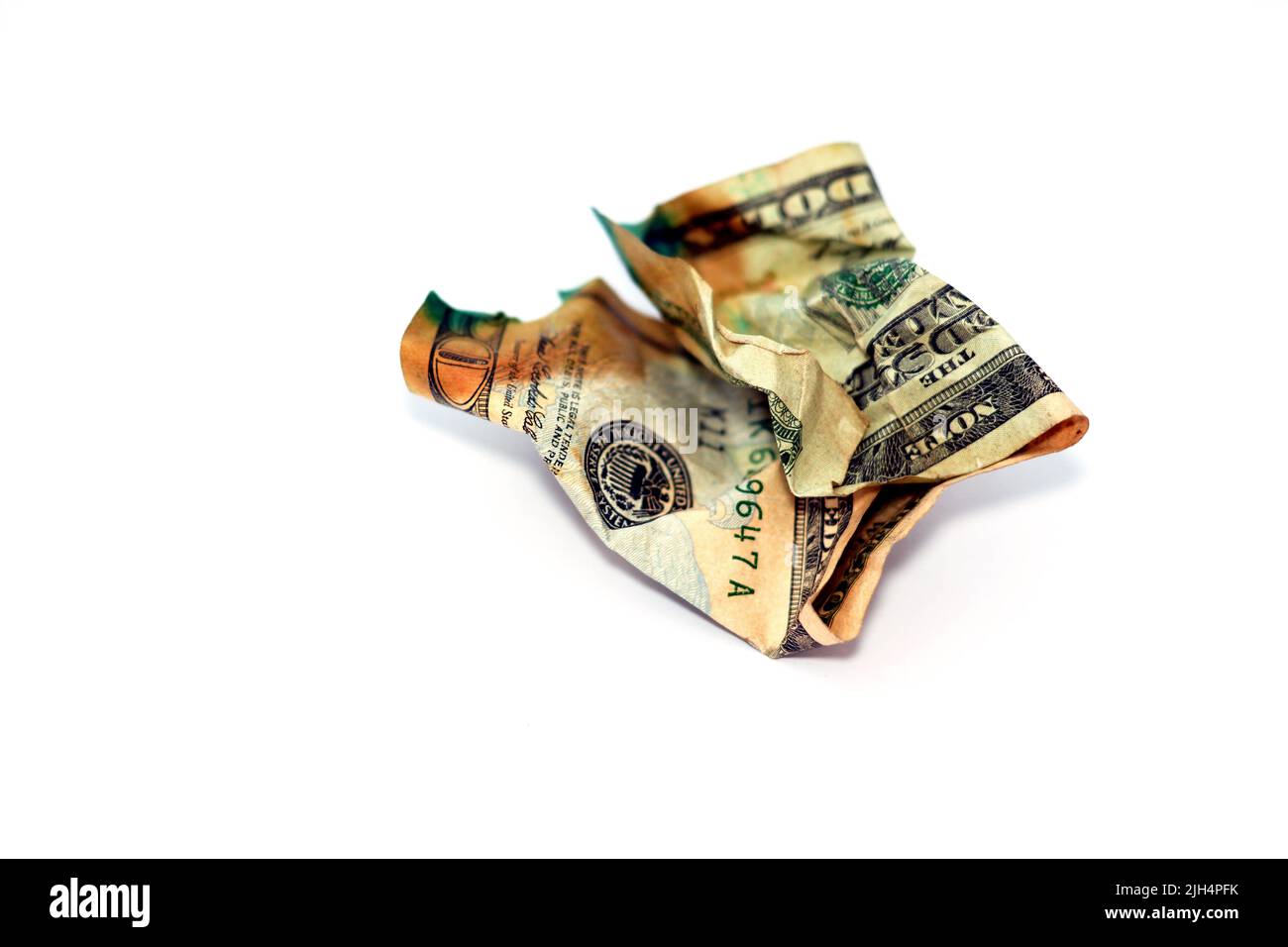 Billet d'argent américain effrité de 20 $ vingt dollars de facture isolée sur fond blanc, ridée dollar américain billet de trésorerie, l'inflation de l'économie Banque D'Images