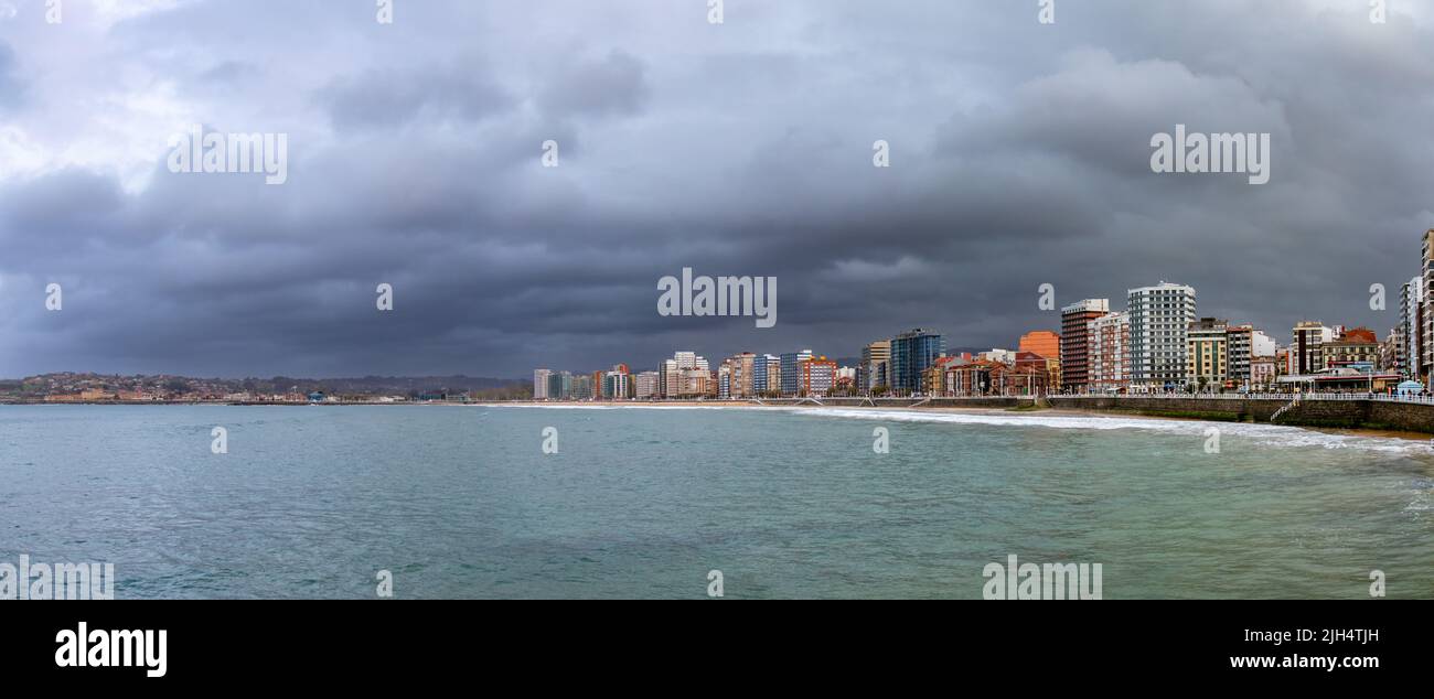 Panorámica de la playa de San Lorenzo en Gijón, Asturies, Espagne Banque D'Images