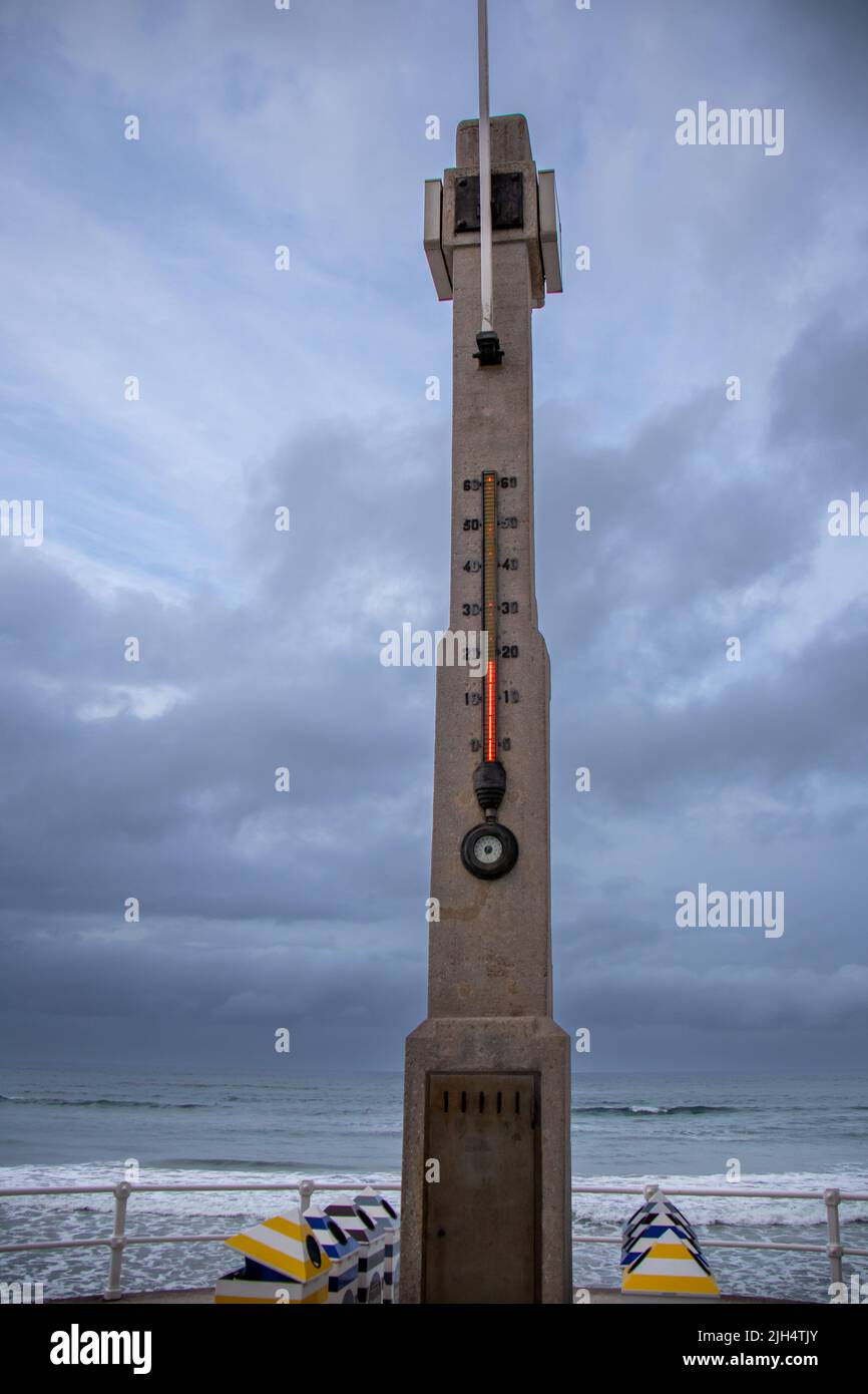 Termómetro en la playa de San Lorenzo en Gijón, Asturies, España Banque D'Images