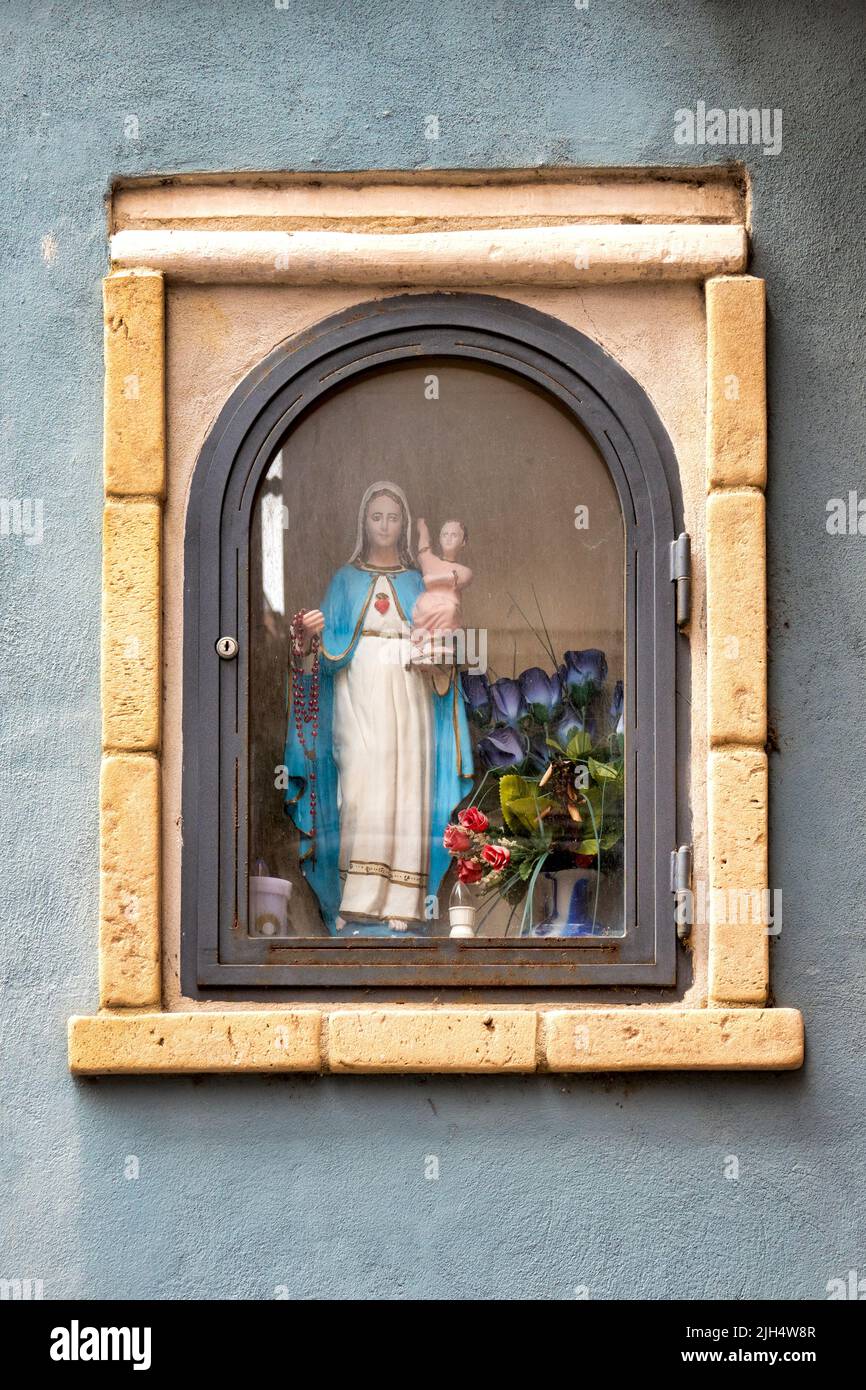 'Madonna con il Bambino' dans le quartier médiéval de Terravecchia, Ortona, Italie Banque D'Images