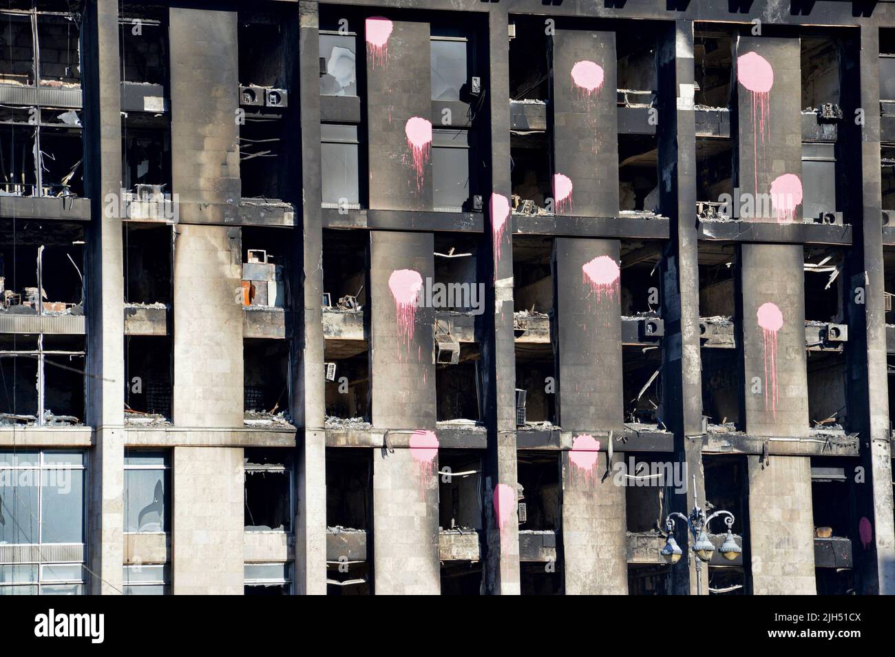 Kiev, Ukraine. 25th janvier 2014. Vue d'un bâtiment incendié des syndicats pendant la Révolution de la dignité. Manifestations antigouvernementales massives dans le centre de Kiev au cours des derniers jours des barricades de la révolution Euromaidan de 2014. (Image de crédit : © Aleksandr Gusev/SOPA Images via ZUMA Press Wire) Banque D'Images