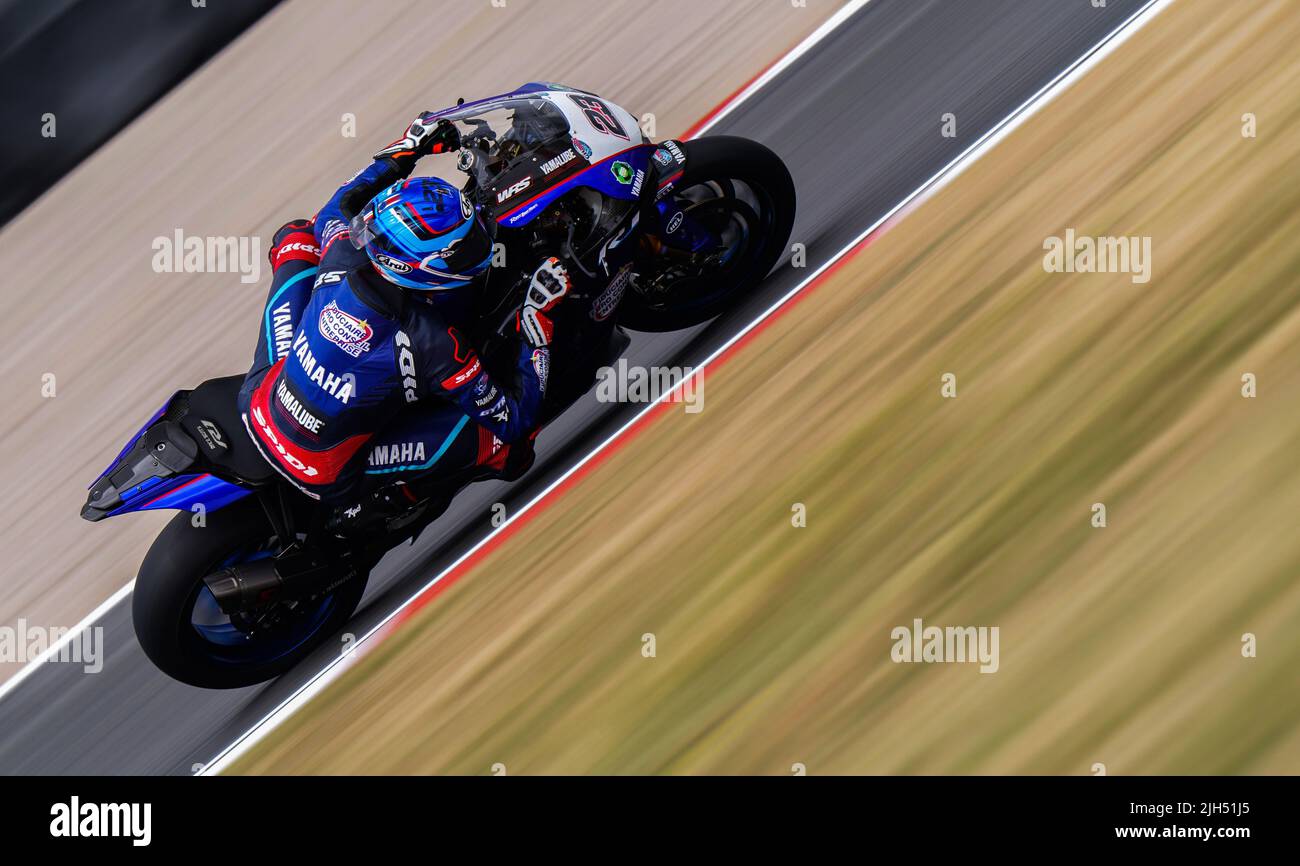 Gil Motor Sport-Yamaha Christophe Ponsson pendant la première journée du Championnat du monde MOTUL FIM Superbike 2022 à Donington Park, Leicestershire. Date de la photo: Vendredi 15 juillet 2022. Banque D'Images