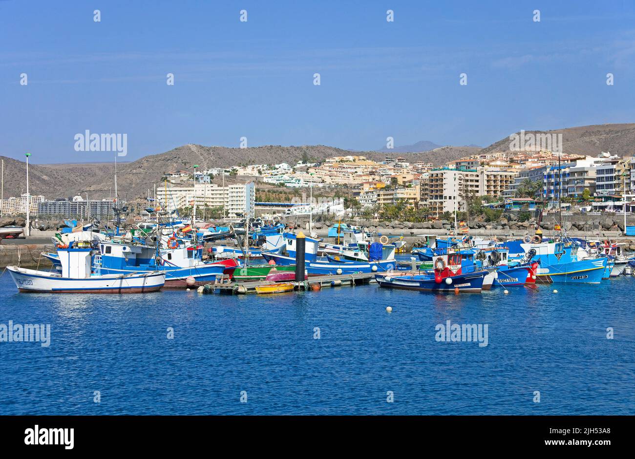 Scène portuaire, bateaux de pêche dans le port d'Arguineguin, Grand Canary, îles Canaries, Espagne, Europe Banque D'Images