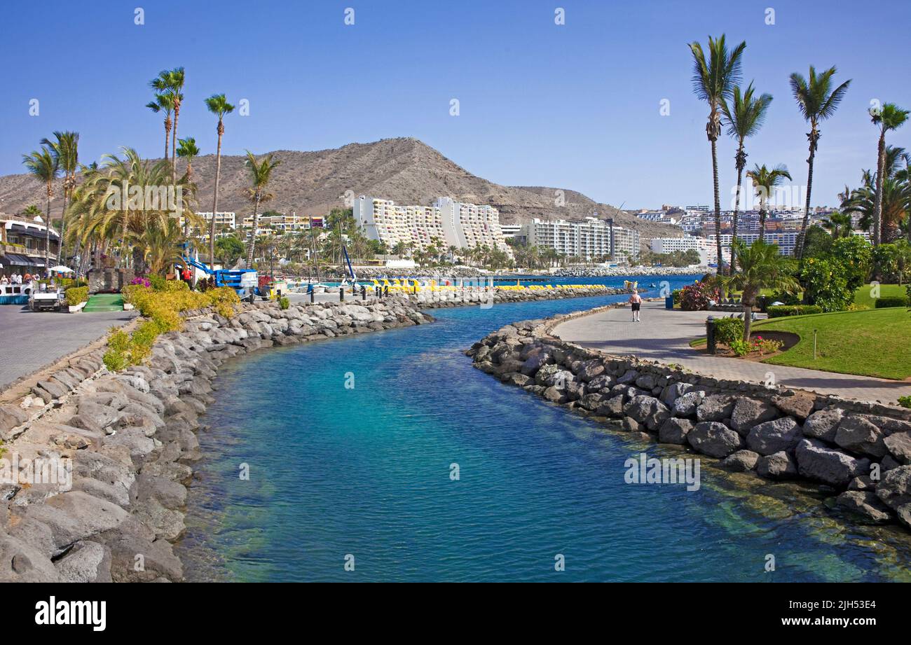 Kuenstlicher Kanal an der Playa de la Verga, Anfi del Mar , Arguineguin, Gran Canaria, Kanarische Inseln, Espagnol, Europa | chaîne artificielle à Play Banque D'Images