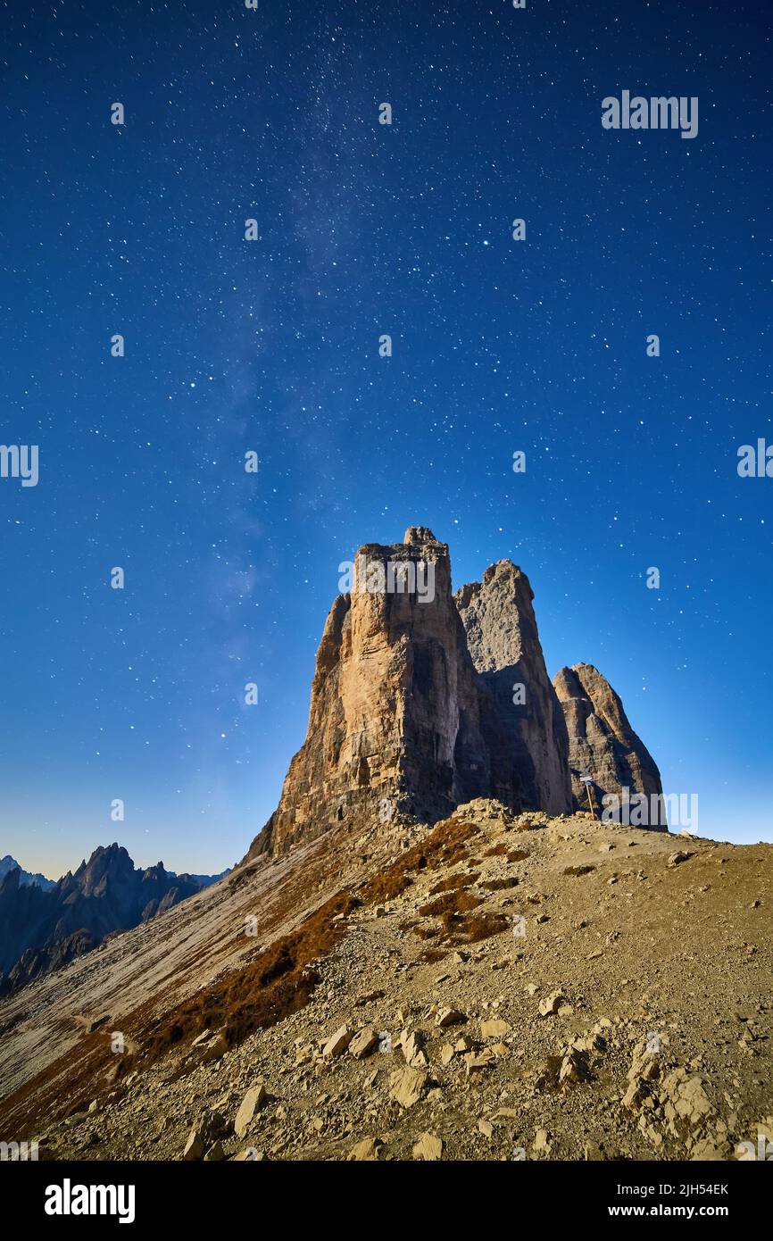 Tre Cime di Lavaredo la nuit dans les Dolomites en Italie, l'Europe. Banque D'Images