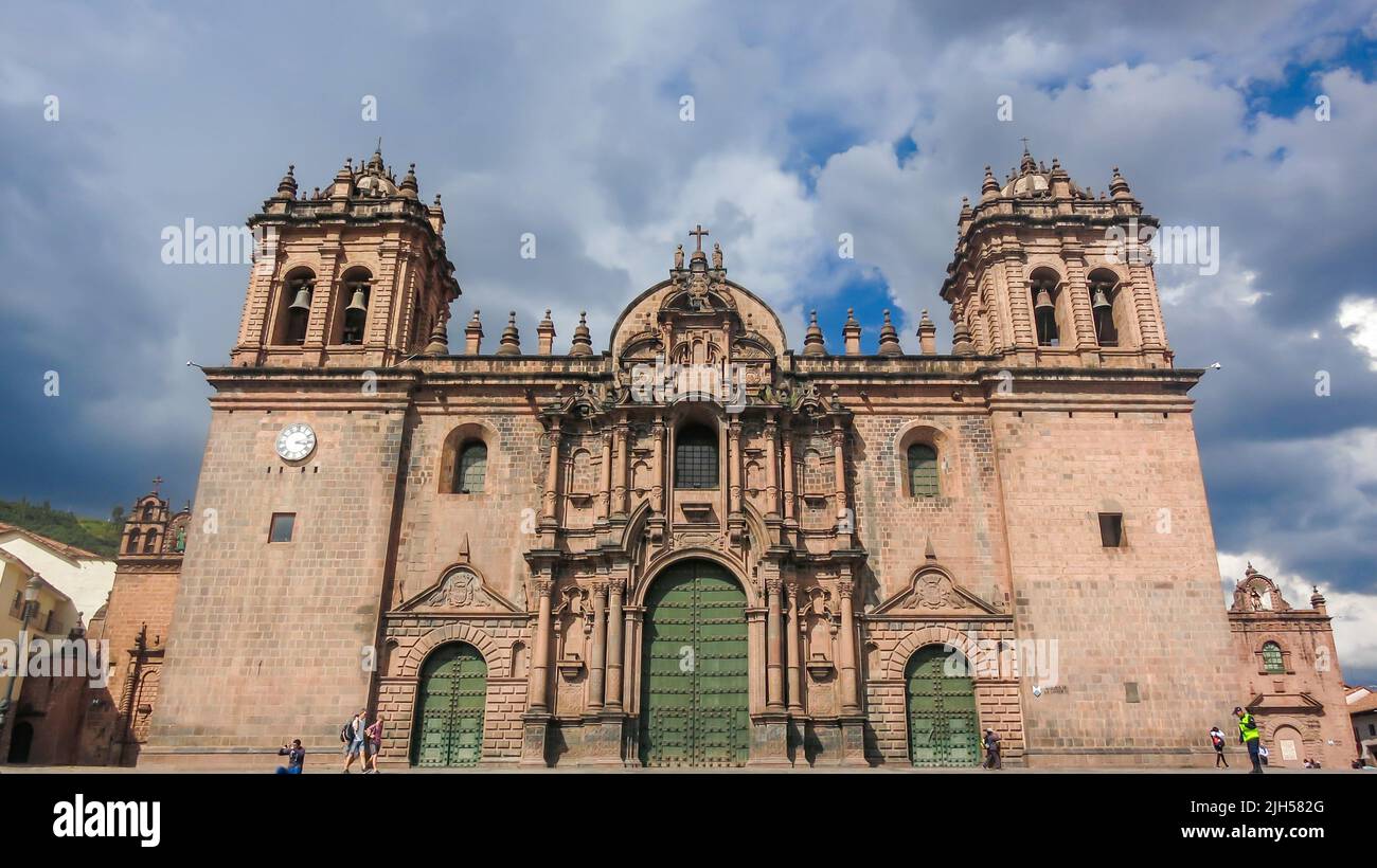 Cusco, Pérou - 4 février 2017 : Cathédrale de Saint-Domingue, est l'église mère de l'archidiocèse catholique romain de Cusco sur la place Plaza de Armas Banque D'Images