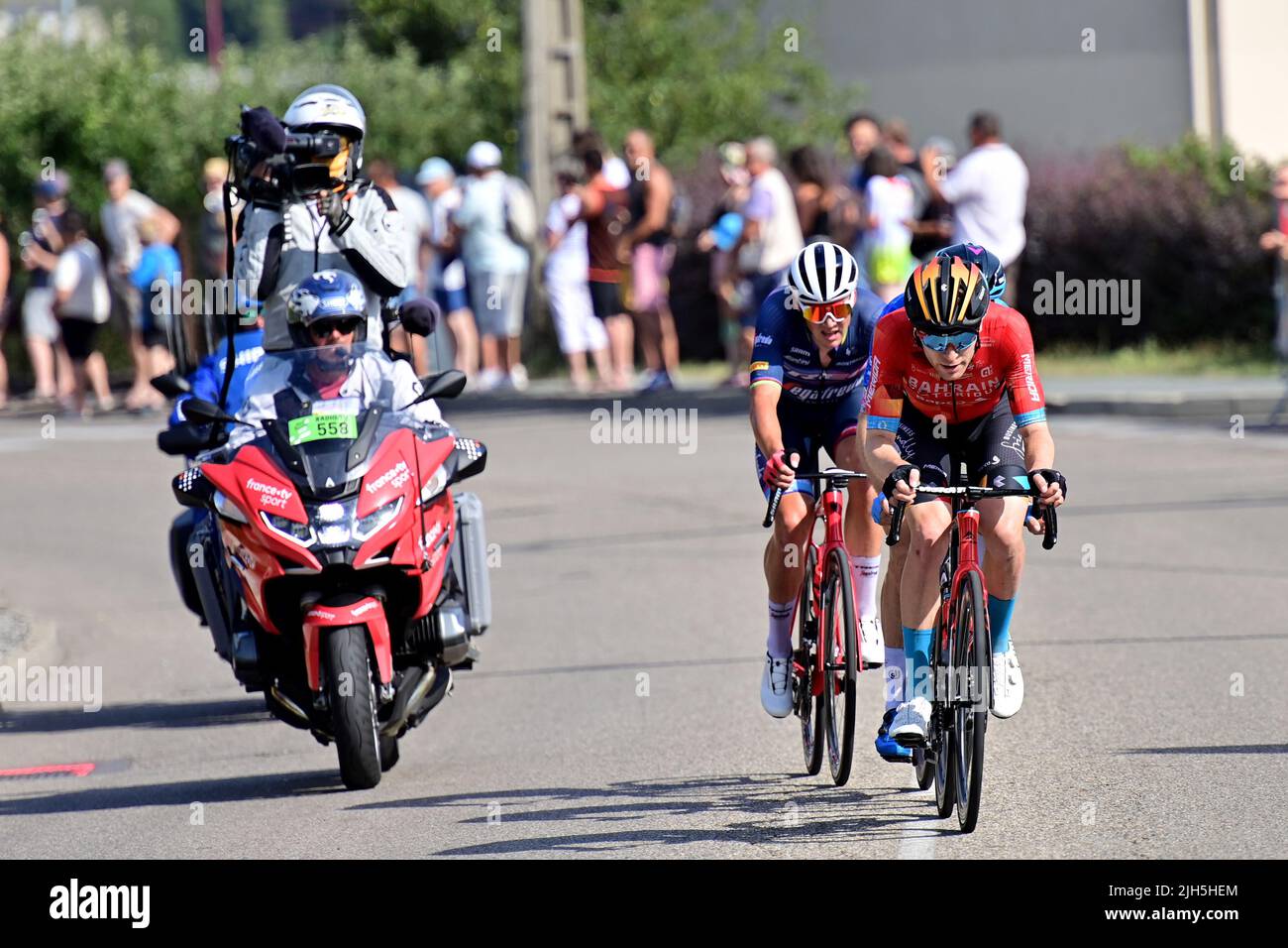 Sainte-Etienne, France, le 15th juillet 2022. Fred Wright de Grande-Bretagne et équipe Bahreïn victorieux en action lors de la phase 13 du Tour de France, le Bourg d’Oisans à Sainte-Etienne. Credit: Pete Goding/Alamy Live News Banque D'Images