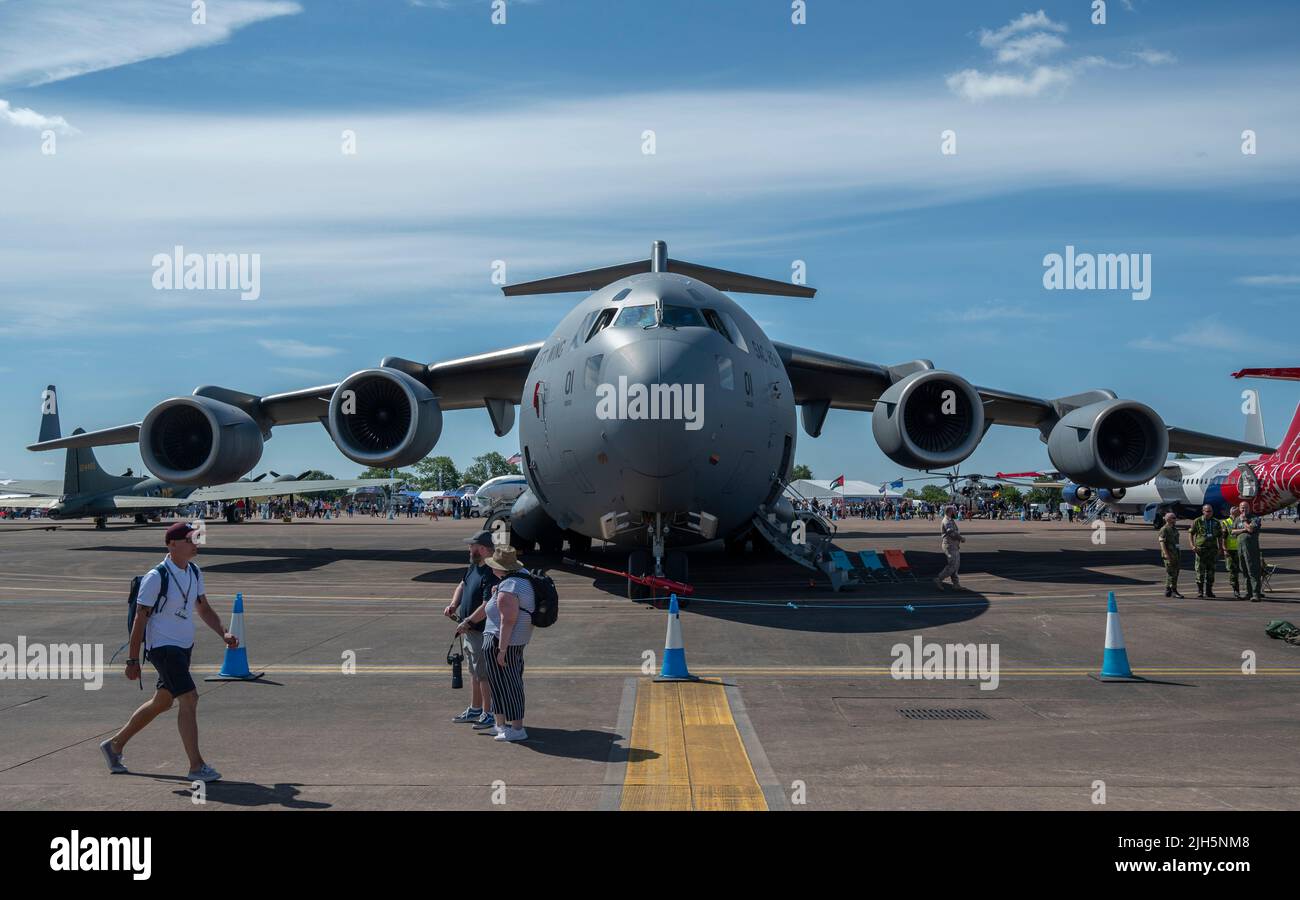 RAF Fairford, Gloucester, Royaume-Uni. 15 juillet 2022. Sous un soleil brûlant, plusieurs centaines d'avions militaires de toutes formes et de toutes tailles de toutes époques et de tous les pays du monde se réunissent pour l'un des plus grands salons aériens du monde qui inclut une célébration spéciale pour marquer l'anniversaire de l'US Air Force de 75th. Image : Boeing C-17A Globemaster III, USAF sac Heavy Airlift Wing. Crédit : Malcolm Park/Alay Live News Banque D'Images