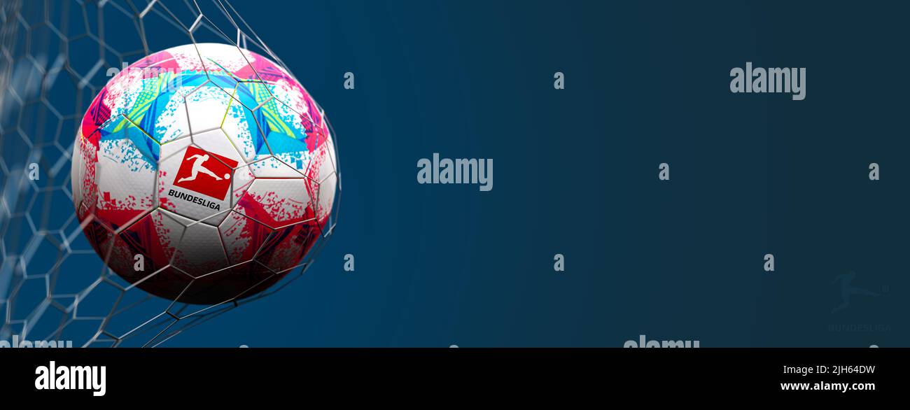 Guilherand-Granges, France - 15 juillet 2022. Bundesliga d'Allemagne. Ballon de football en filet avec logo officiel de la Bundesliga. 3D rendu. Banque D'Images