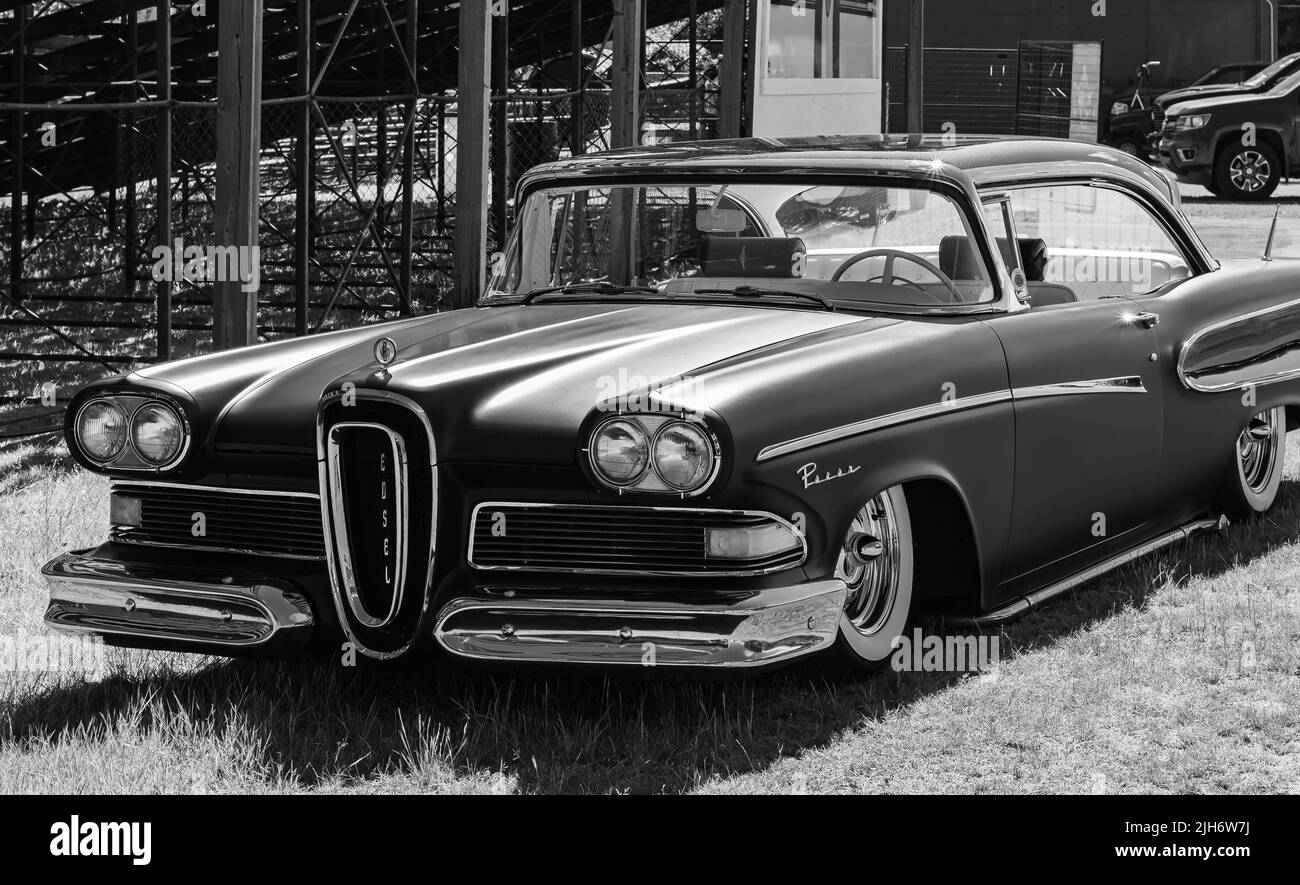 Vintage Ford Edsel Pacer au salon de l'auto classique. Voiture pleine grandeur Edsel Pacer Cabriolet, 1958. Photo de rue, personne, focus sélectif, éditorial-1 juillet Banque D'Images