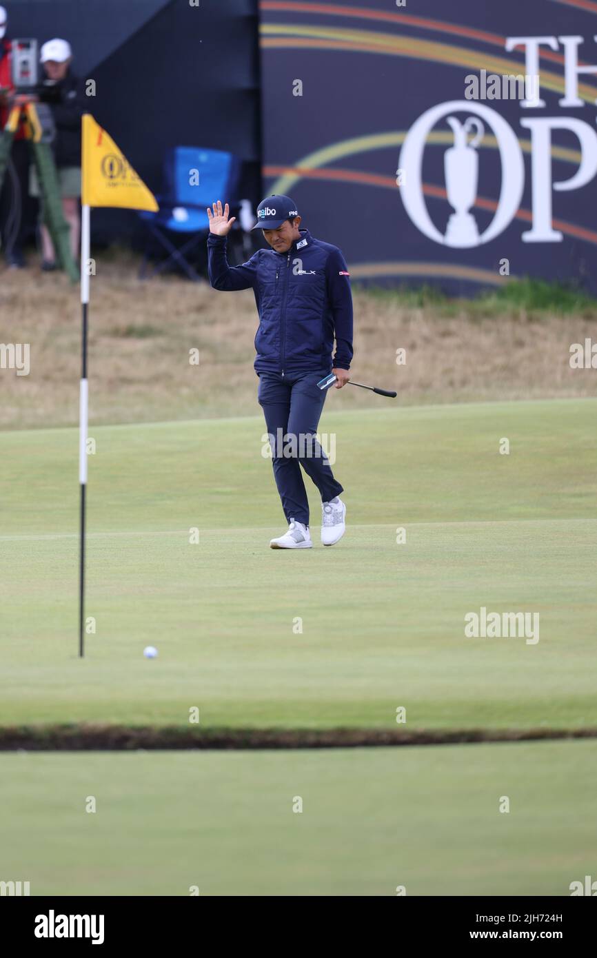 St Andrews, Royaume-Uni. 15th juillet 2022. Takumi Kanaya au Japon sur le 1st trous lors de la deuxième manche du championnat d'Open britannique de 150th au St Andrews Old course à Fife, en Écosse, sur 15 juillet 2022. Crédit: Koji Aoki/AFLO SPORT/Alay Live News crédit: AFLO Co. Ltd./Alay Live News Banque D'Images