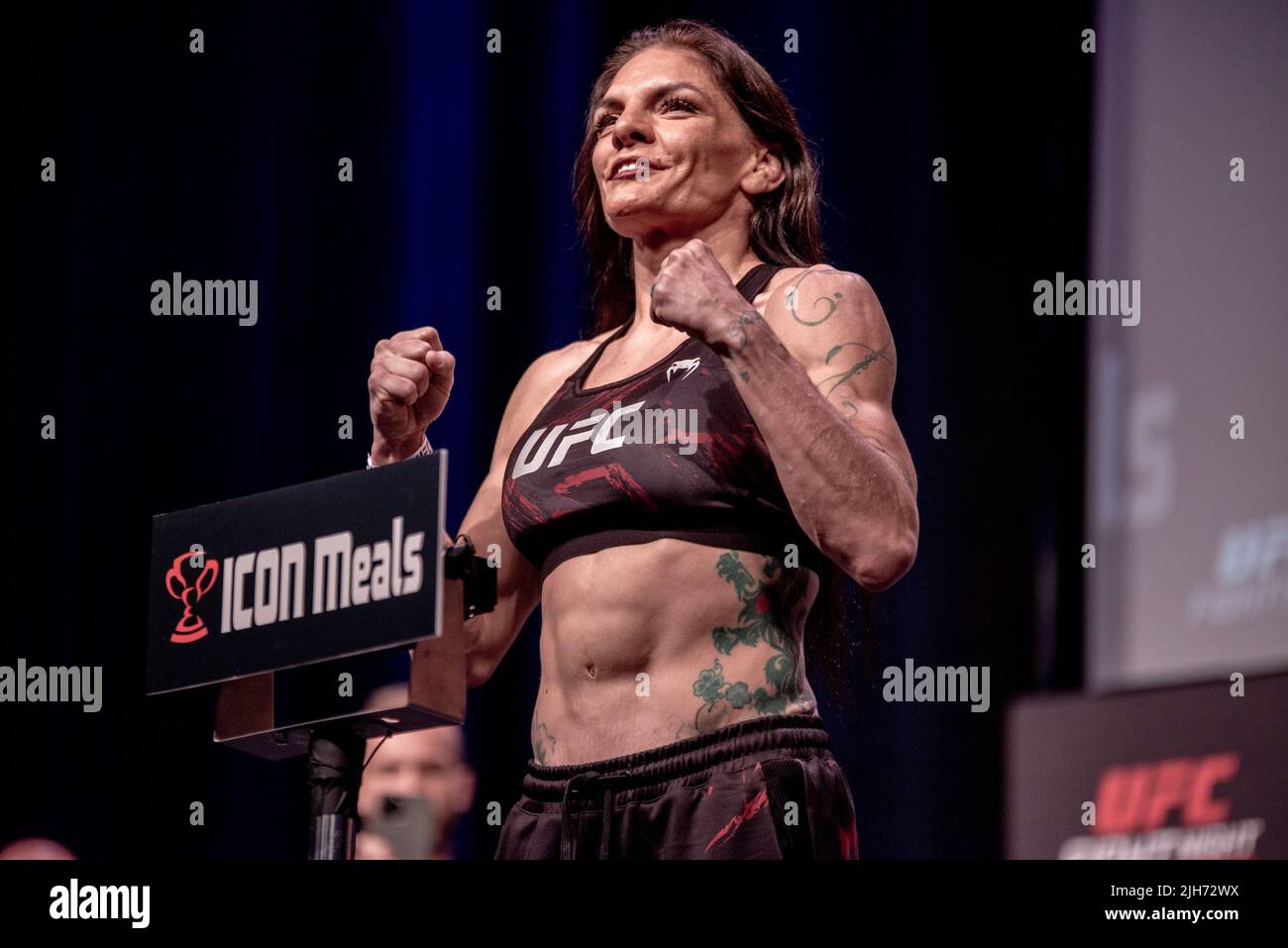 New York, États-Unis. 15th juillet 2022. LONG ISLAND, NEW YORK, NY - JUILLET 15: Lauren Murphy se tient sur la balance avant son combat à la nuit de combat de l'UFC: Ortega vs Rodriguez sur 16 juillet 2022 à long Island, New York, NY, États-Unis. (Photo de Matt Davies/PxImages) crédit: PX Images/Alamy Live News Banque D'Images