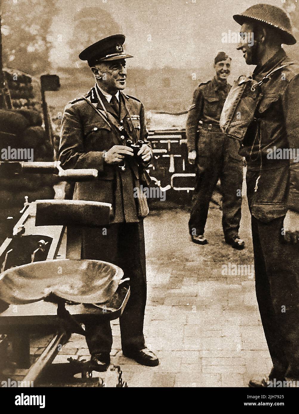 Guerre mondiale 2 , précautions anti-aériennes -- Seconde Guerre mondiale - général Sir Frederic pile Commandant en chef du Commandement anti-aérien britannique Banque D'Images