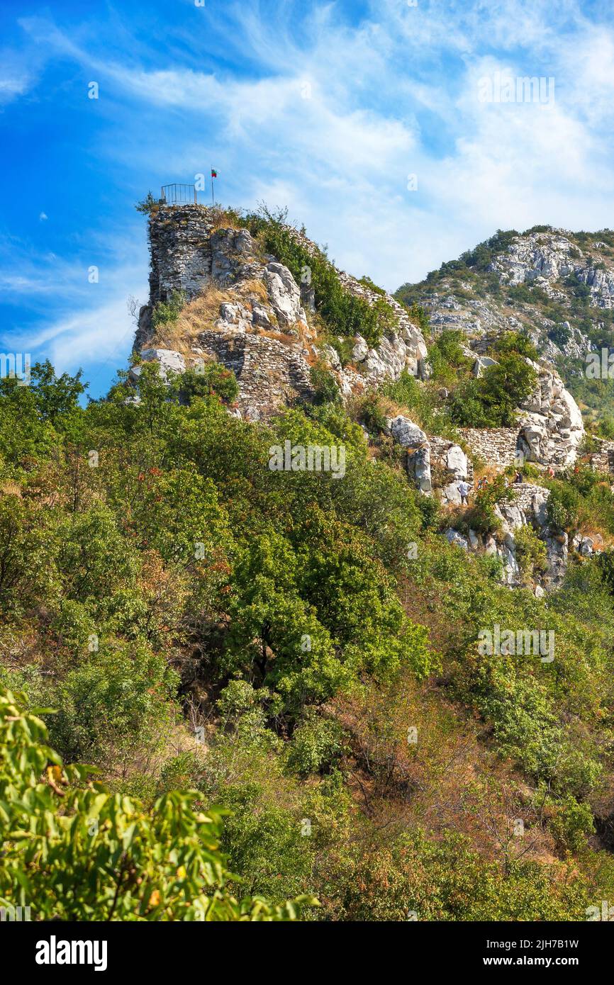 Forteresse d'Assen Asenova krepost, Asenovgrad, montagnes Rhodope, Plovdiv, Bulgarie. Point de vue panoramique Banque D'Images