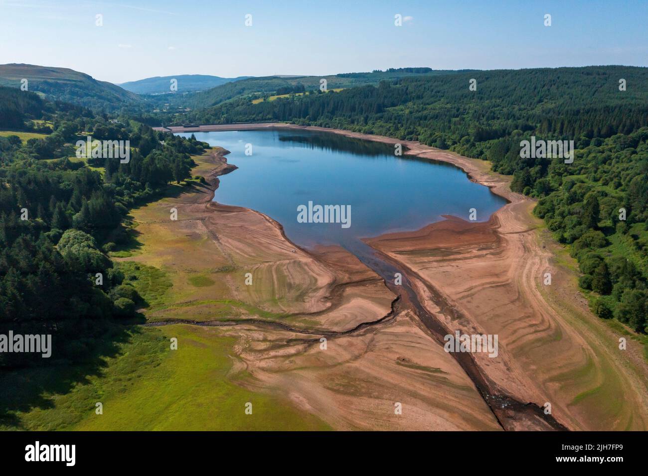 MERTHYR TYDFIL, PAYS DE GALLES - JUILLET 16 : vue aérienne des niveaux d'eau du réservoir Llwyn-on, le plus grand des trois réservoirs de la vallée de Taf Fawr Banque D'Images