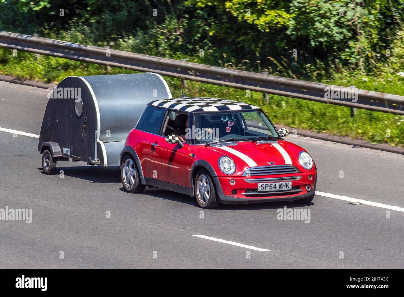 Majorette Race Trailer Set – 2 Voitures Porsche + Remorque 19 Cm – Métal, Hayon Ouvrant – Dès 3 Ans – Modèle Aléatoire