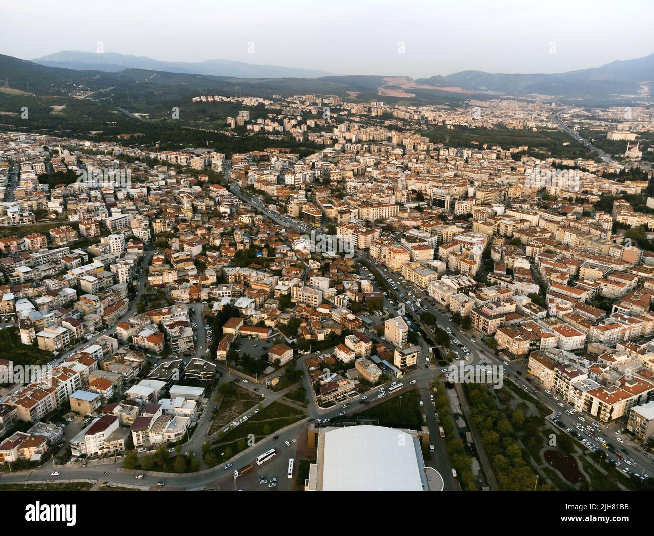 Izmir, Turquie - 21 avril 2022: Photo de drone aérienne de l'aire de loisirs d'Asik Veysel et vue sur le paysage de Bornova Izmir Banque D'Images