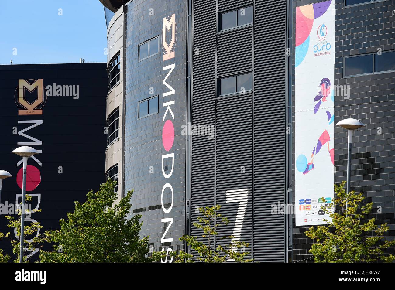 Milton Keynes, Royaume-Uni. 16th juillet 2022. Publicité générale à l'extérieur du stade pendant le match de football Euro 2022 des femmes de l'UEFA entre la Finlande et l'Allemagne au stade Milton Keynes (Foto: Kevin Hodgson/Sports Press photo/C - DÉLAI D'UNE HEURE - ACTIVER FTP UNIQUEMENT SI LES IMAGES ONT MOINS D'UNE HEURE - Alay) crédit: SPP Sport Press photo. /Alamy Live News Banque D'Images