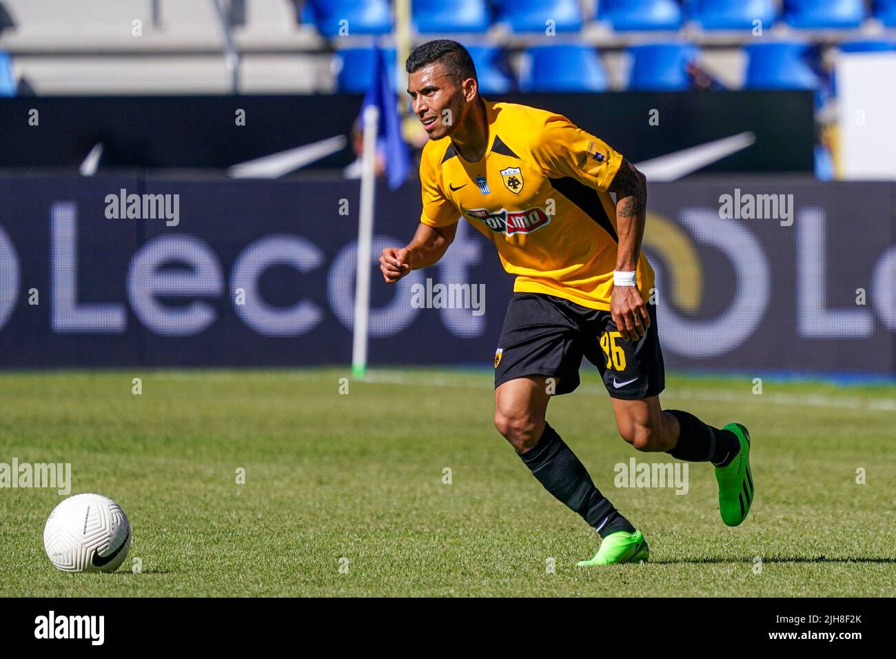 GENK, BELGIQUE - JUILLET 16 : Pineda Orbelin de l'AEK Athene lors du match amical entre le KRC Genk et l'AEK Athene à l'arène Cegeka sur 16 juillet 2022 à Genk, Belgique (photo de Jeroen Meuwsen/Orange Pictures) Banque D'Images