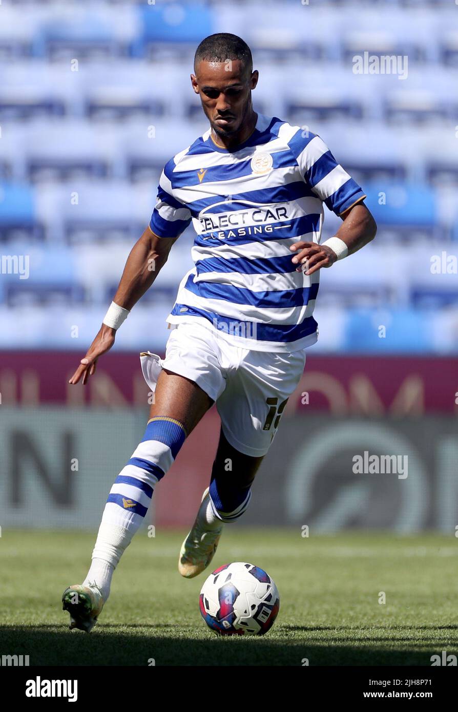 Reading’s Tom Ince en action lors d’un match amical d’avant-saison au Select car Leasing Stadium, Reading. Date de la photo: Samedi 16 juillet 2022. Banque D'Images