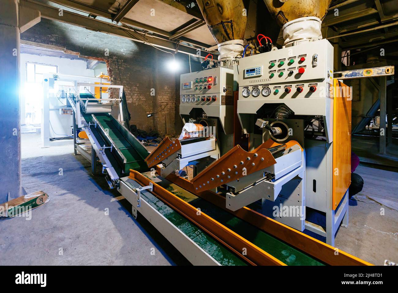 Machine d'emballage, d'ensachage et d'empilage du ciment Banque D'Images