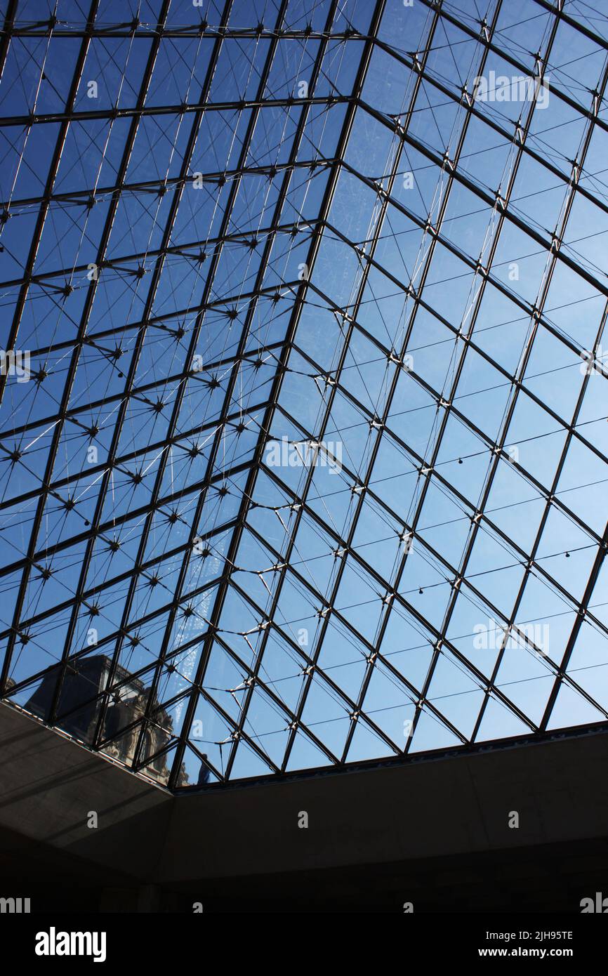 Musée Pyramide du Louvre à Paris, France. Banque D'Images