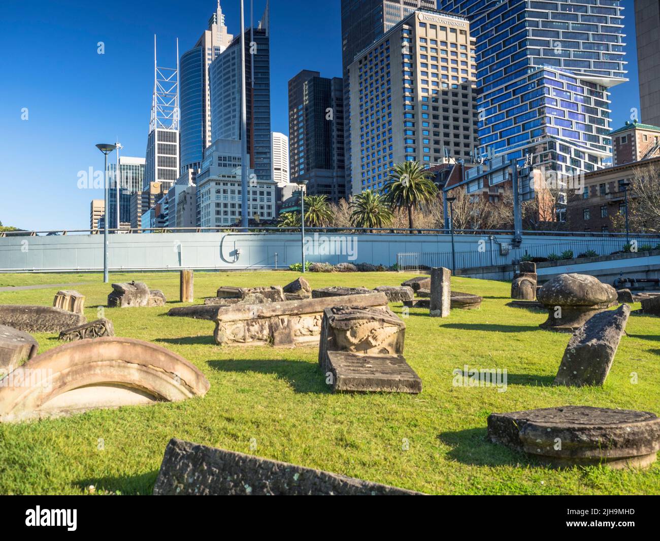 Jardin de sculptures 'Memory is Creation without End' de Kimio Tsuchiya sur la Tarpeian Way de Sydney. Banque D'Images