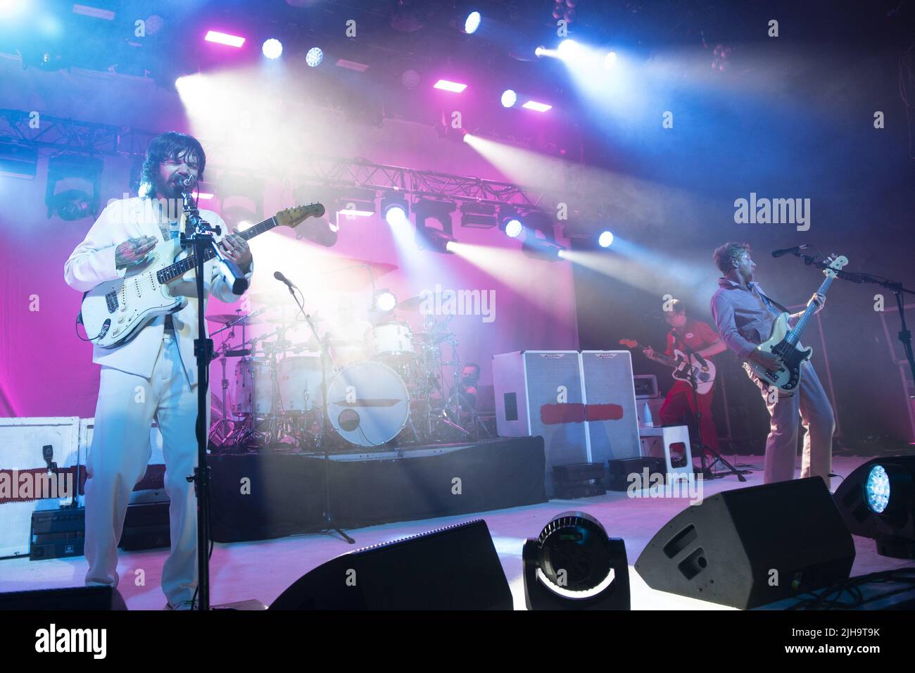 Le groupe de rock écossais Biffy Clyro se présentant en concert la nuit d'ouverture de sa visite intime des titres britanniques « Fingers croisés » a été reportée au mois d'octobre en raison de la pandémie de COVID-19. Avec: Simon Neil, Ben Johnston, James Johnston où: Liverpool, Royaume-Uni quand: 30 oct 2021 crédit: Graham Finney/WENN Banque D'Images